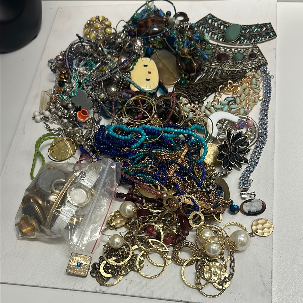 Broken Vintage Jewelry Lot #AA